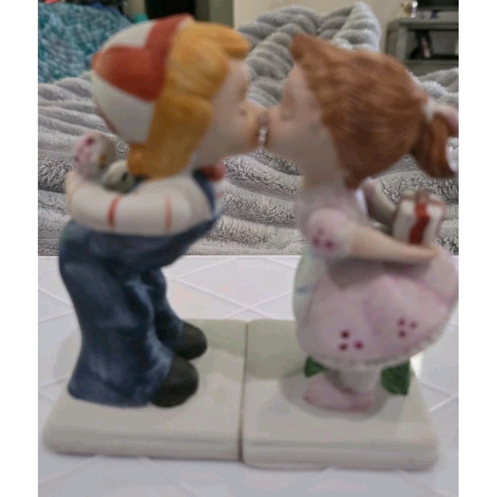 1st Kiss Kissing School Kids Children Boy & Girl Porcelain 4" Vintage Figurine
